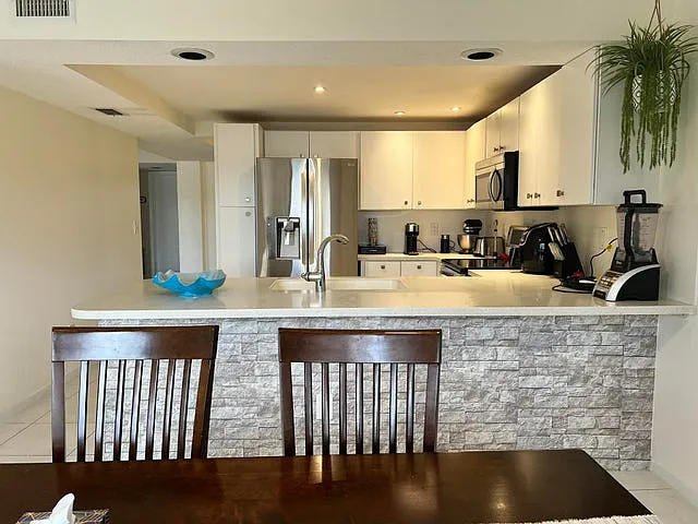 3 bed, 1872 sqft, $3,200 — Photo 2