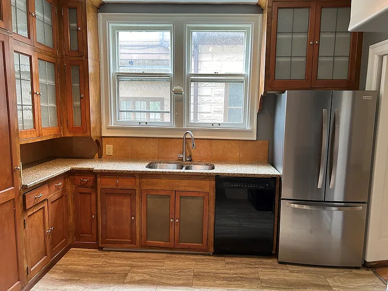 2415 E Stratford Ct — Photo 4
