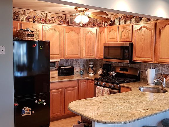 3rd image of 14 Walnut St #201-16