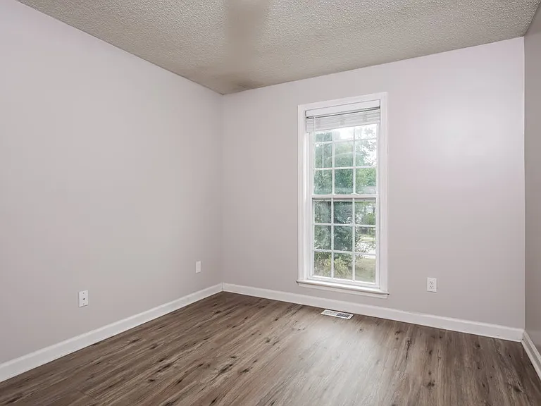 203 Zircon Ln — Photo 13
