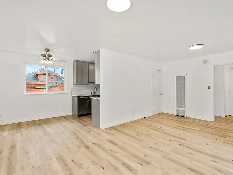 1555 S Saint Andrews Pl — Photo 13