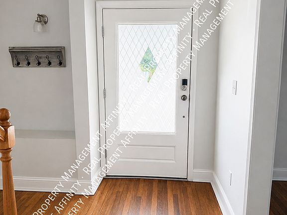3rd image of 942 S Willett St