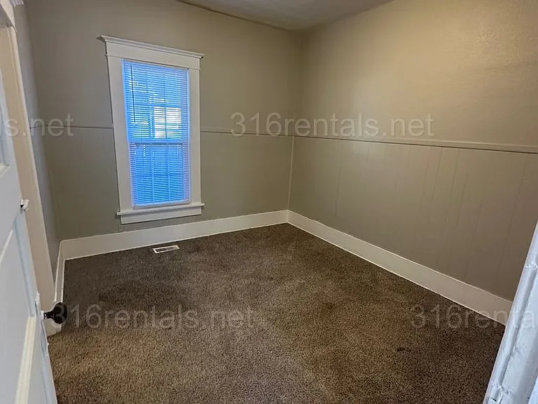 1405 S Main St — Photo 14