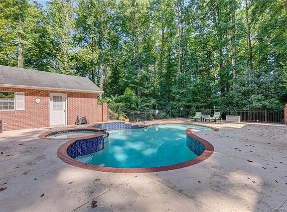 5th image of 507 Fairway Dr