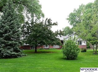 1740 Laguna Dr, Fremont, NE 68025