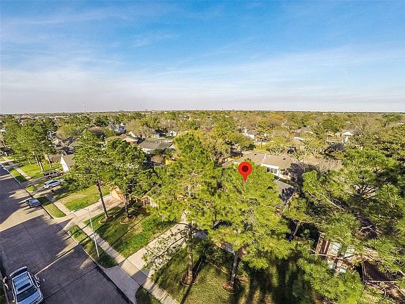 4th image of 2330 Burkdale Dr