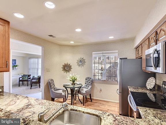 4th image of 5718 Mayfair Manor Dr #101