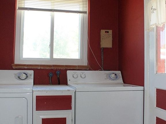 Backdoor laundry room