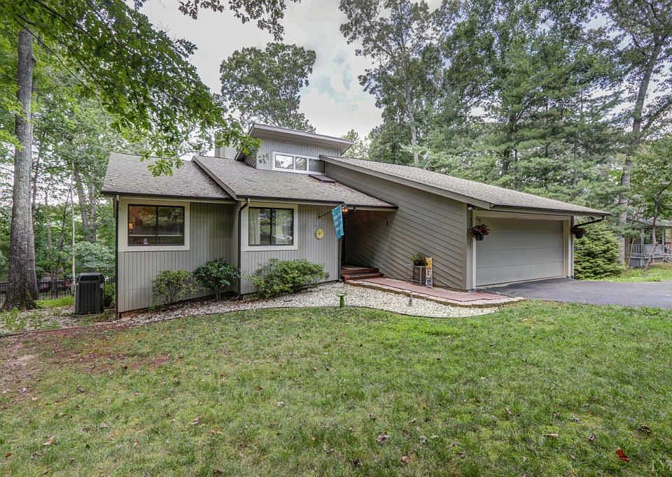 1st image of 405 Lake Vista Dr