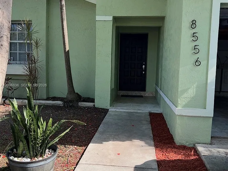 8556 SW 210th Ter — Photo 2