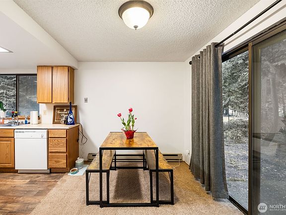 5th image of 8553 Jennifer Lane NE
