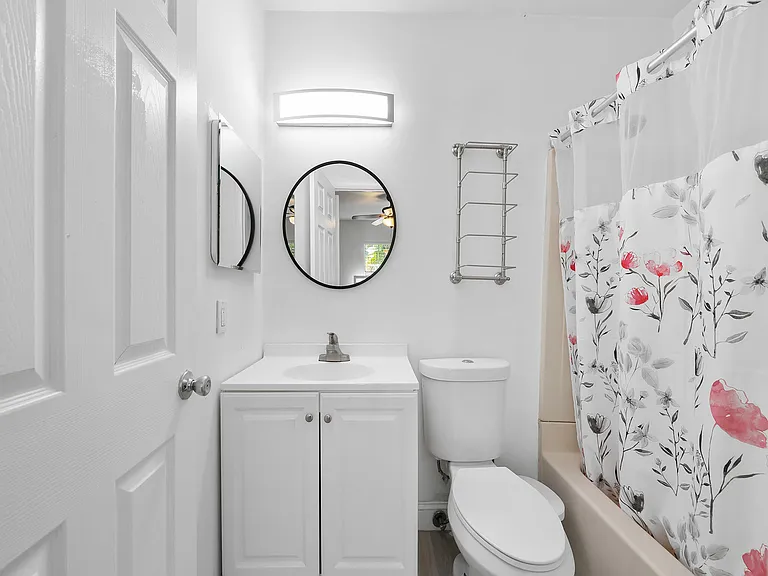 321 SW 14th St #3 — Photo 8