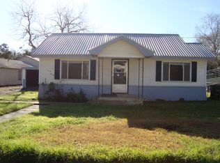 302 Thornton St, Gonzales, TX 78629