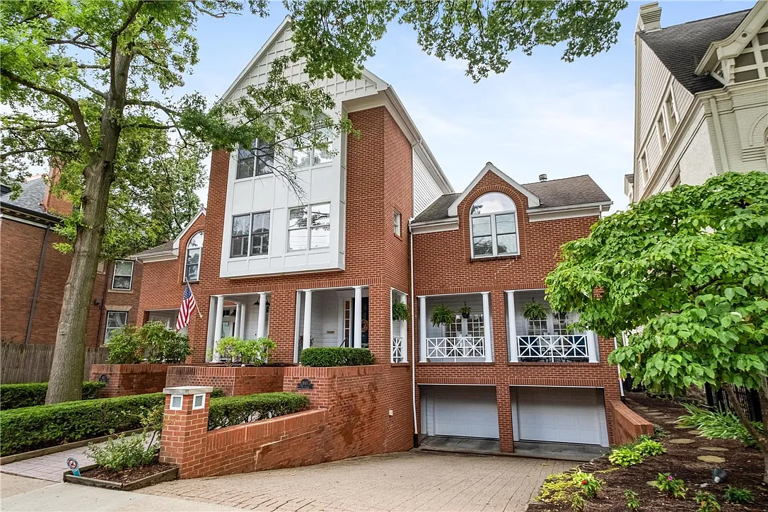 810 Saint James St photo 1