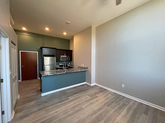 4th image of 2905 Franklin Blvd Unit 305