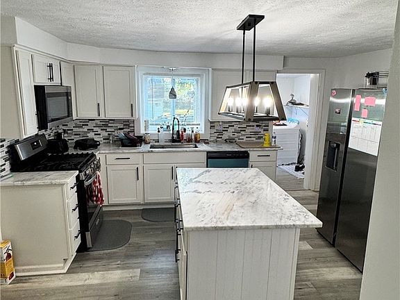 5th image of 5696 Columbia Dr