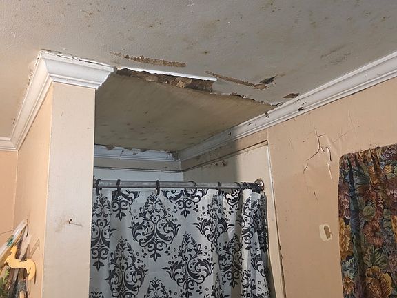 3rd image of 14509 River St