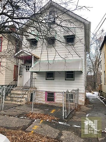 2nd image of 11 Washington St