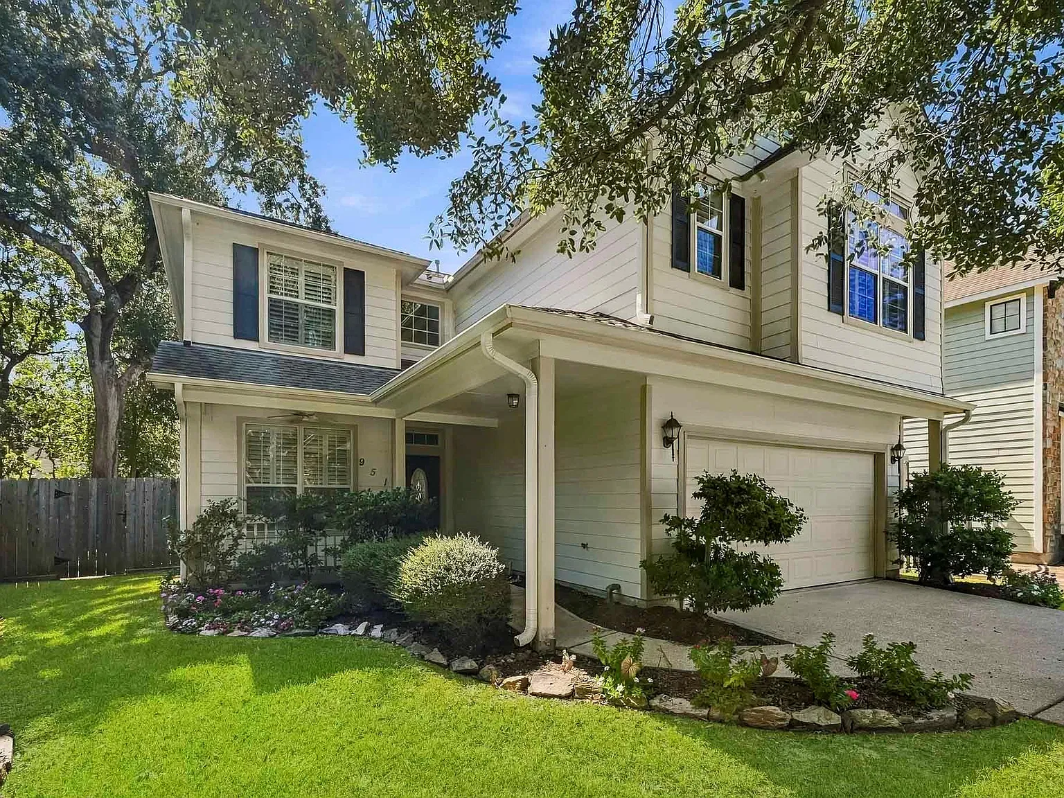 4 bed, 2.5 bath, 2554 sqft, $3,750 — Photo 2