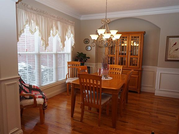 4th image of 1146 Broughton Ct