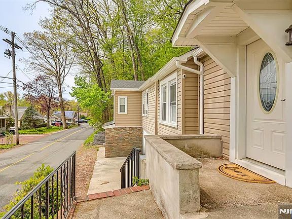 3rd image of 86 Pine Brook Road Lincoln Park