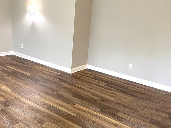 4th image of 118 White Oak Dr