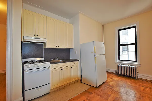 Rented by NYC Realty Brokers LLC | media 5