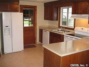 3rd image of 106 Whiskwood Ln