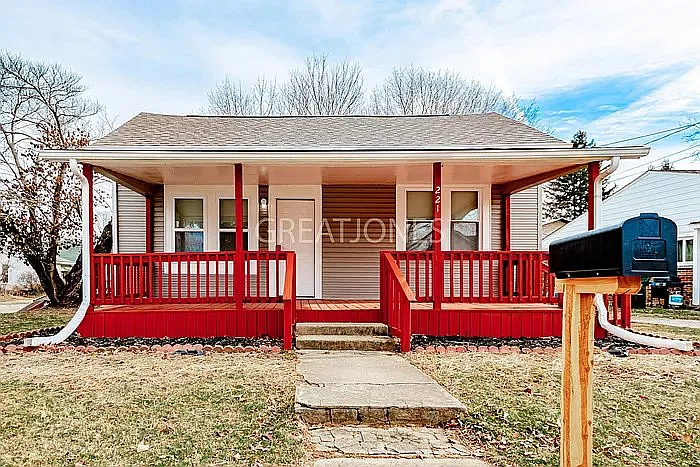 221 N Noble St photo 1