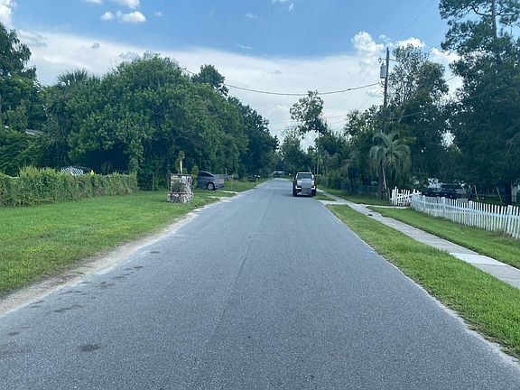 4th image of 418 Glenn Rd