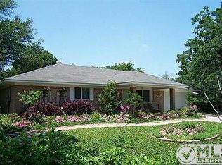 5966 Peninsula Cir, Athens, TX 75752