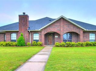 912 Woodward Ave, Moore, OK 73160