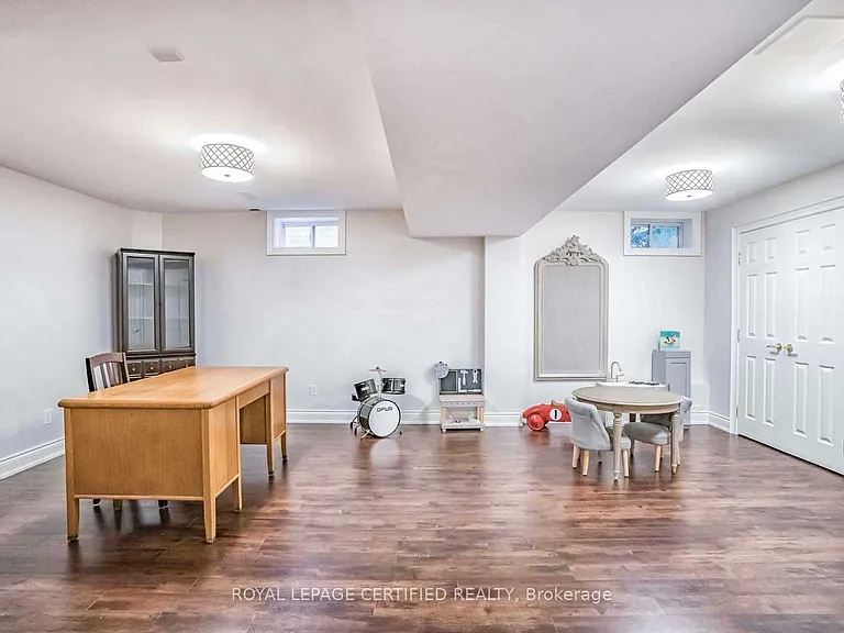 316 Barondale Dr — Photo 4