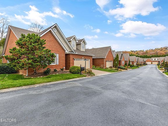 3rd image of 5543 Beverly Square Way #41