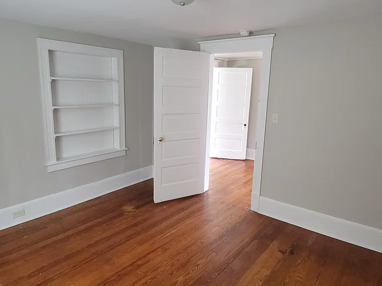 212 Summit St #B — Photo 9
