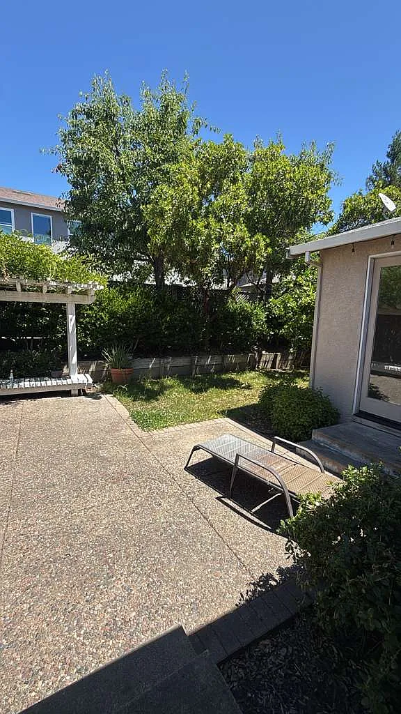 3 bed, 1374 sqft, $3,600 — Photo 2