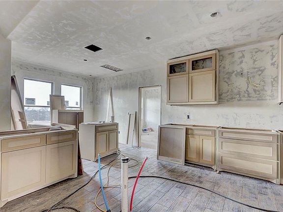 5th image of 14505 Chambery Ct