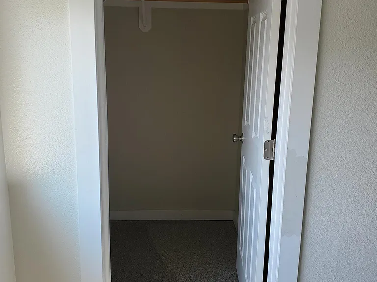 398 Solberg Dr #B — Photo 5