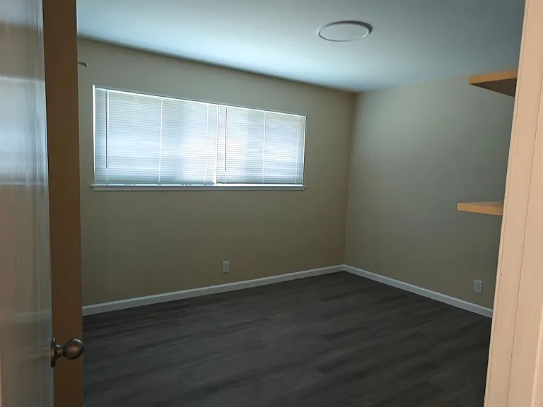 714 Liverpool Way — Photo 11