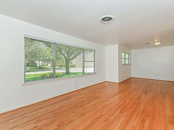 2nd image of 801 Woodstock St