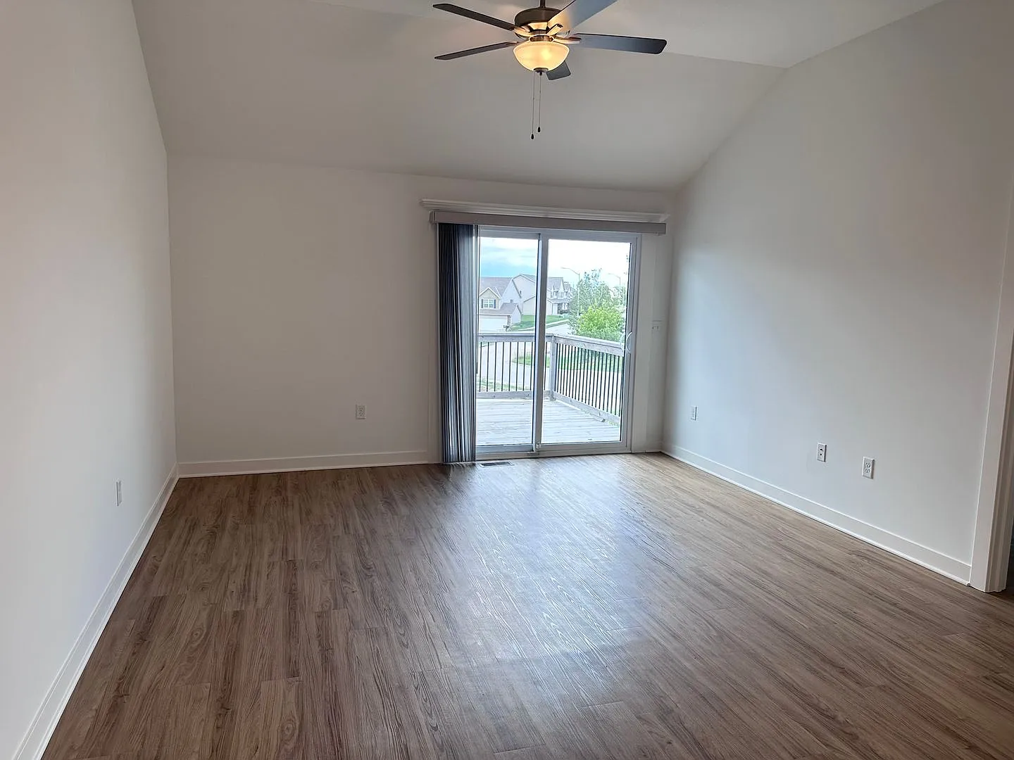 4 Bed | 3 Bath | 1 Car Garage Duplex in Kansas City — Photo 4