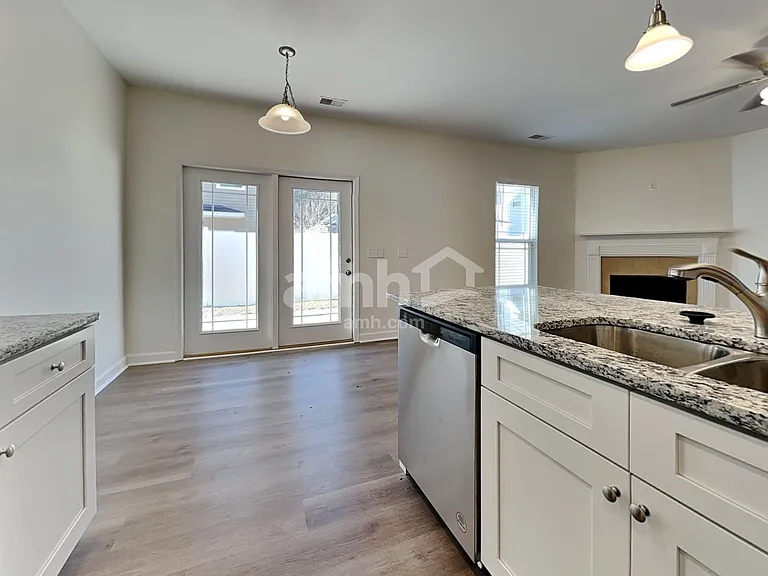 105 Summer Hill Ct — Photo 5
