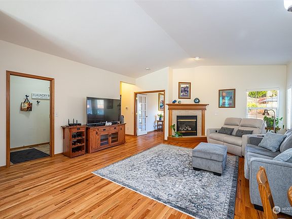 4th image of 4668 Bedford Avenue