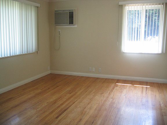 3rd image of 3728 S Centinela Ave
