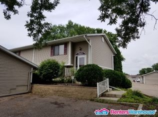 3272 Dodd Ln, Eagan, MN 55121