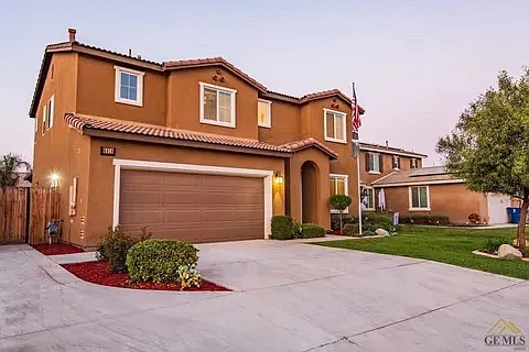 5 bed, 1903 sqft, $2,700 — Photo 3