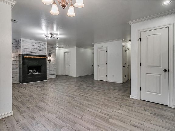 4th image of 12220 Heathfield Ln