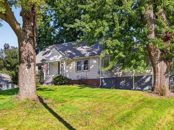 6605 Roseland Dr, Urbandale, IA 50322