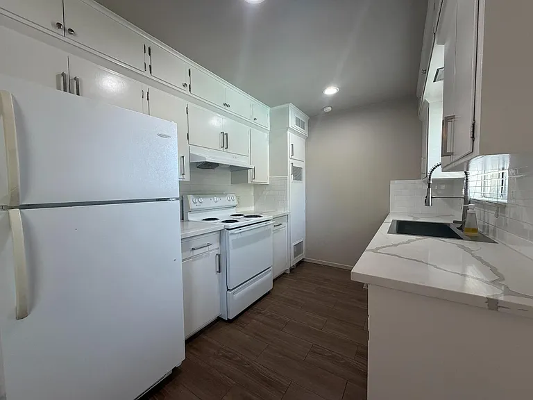 1538 E Austin Way — Photo 7
