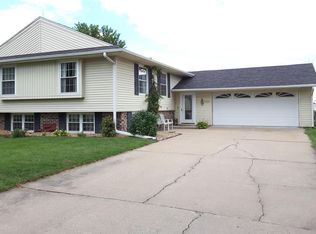 1311E E Crestview Dr, Maryville, MO 64468